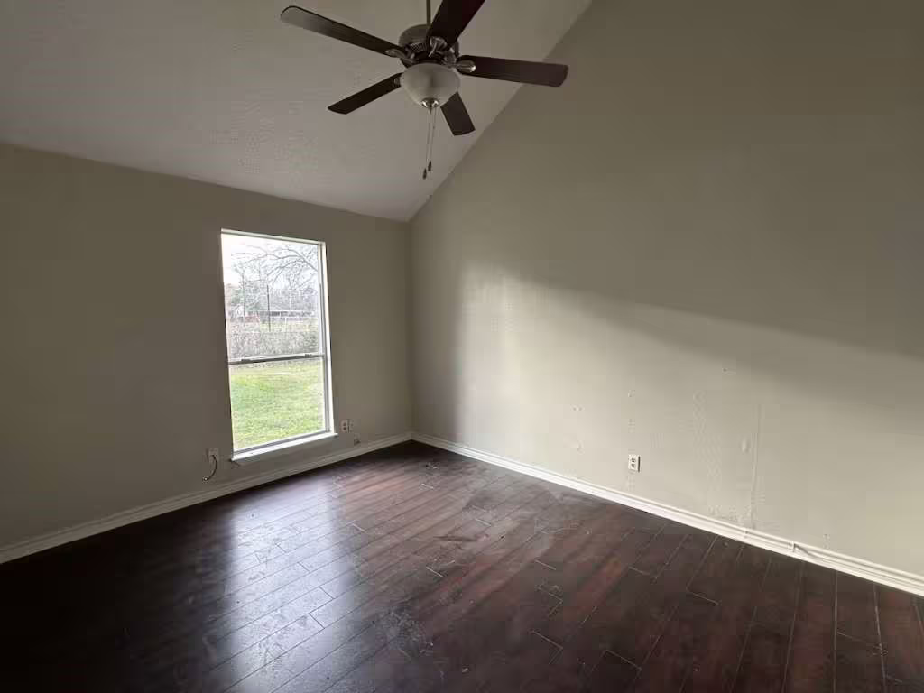 Photo 7 of 5919 Woodview Drive, Houston, TX