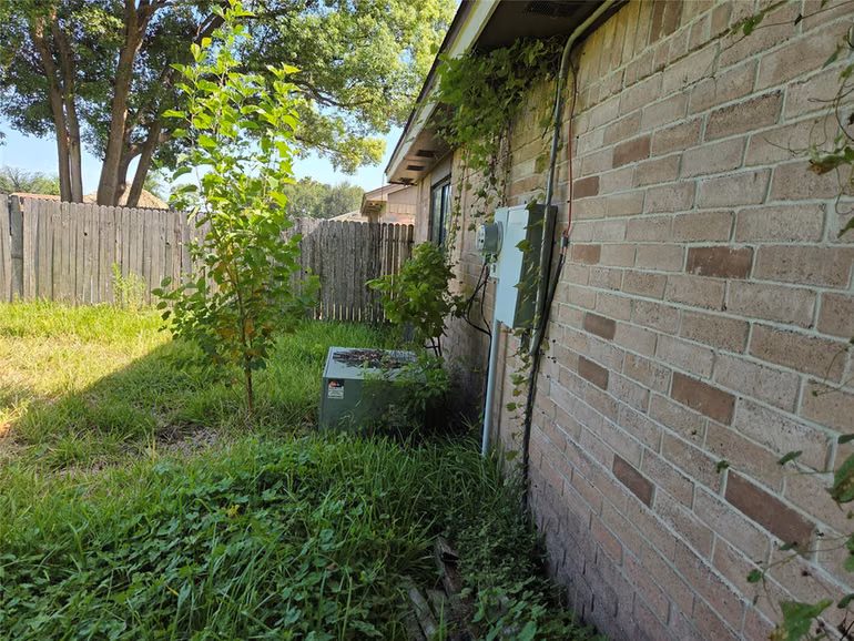 Photo 4 of 802 Hartman Drive, Baytown, TX