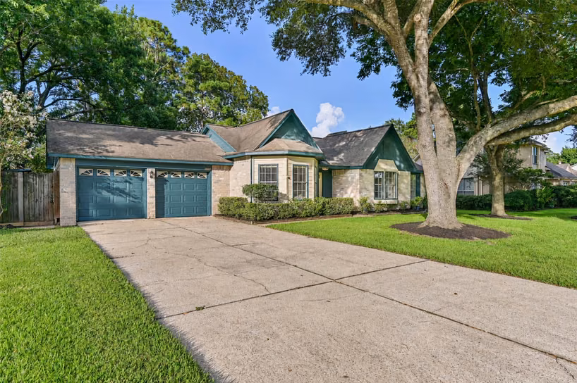 Photo 2 of 1504 Windsor Drive, Friendswood, TX