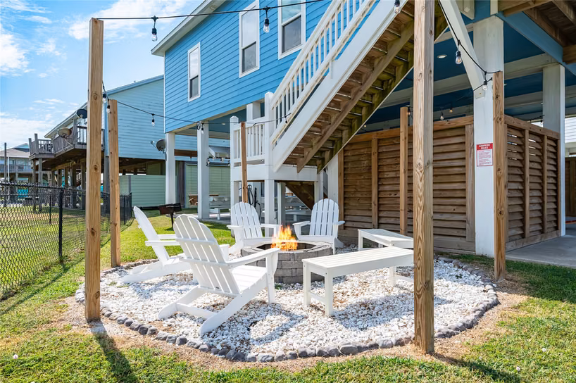 Photo 2 of 997 S Redfish Street, Crystal Beach, TX