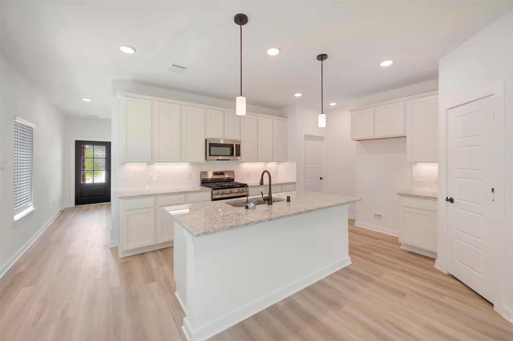 Photo 3 of 1611 Westland Lane, Rosenberg, TX