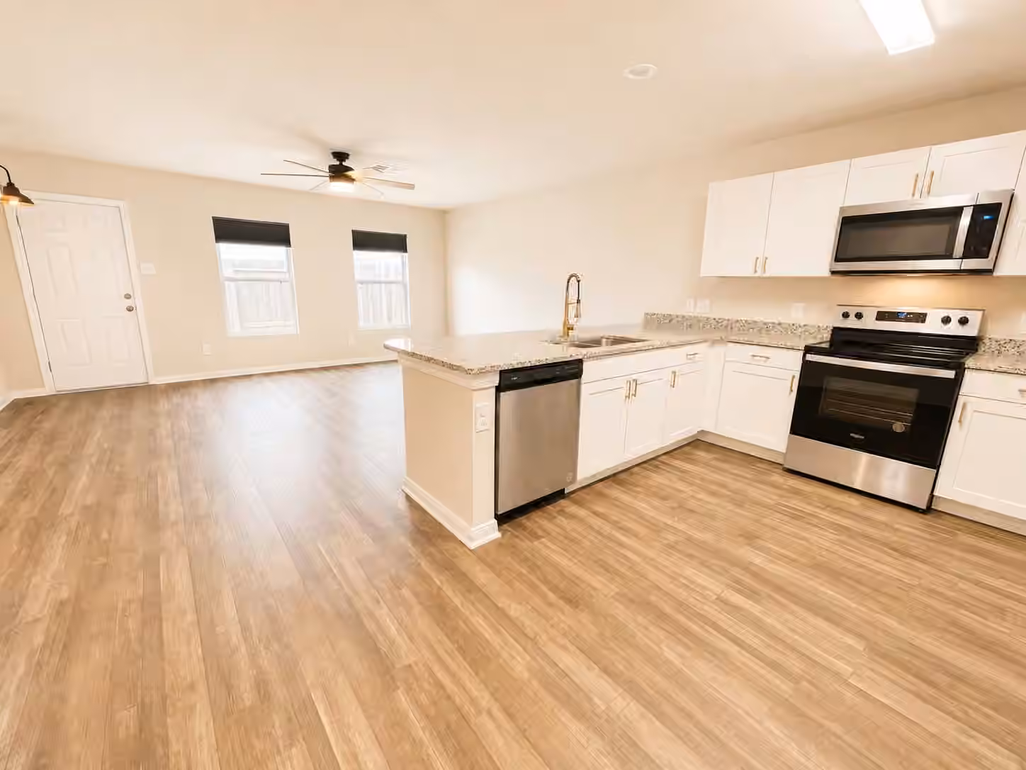 Photo 4 of 15674 Briar Forest Drive, Conroe, TX