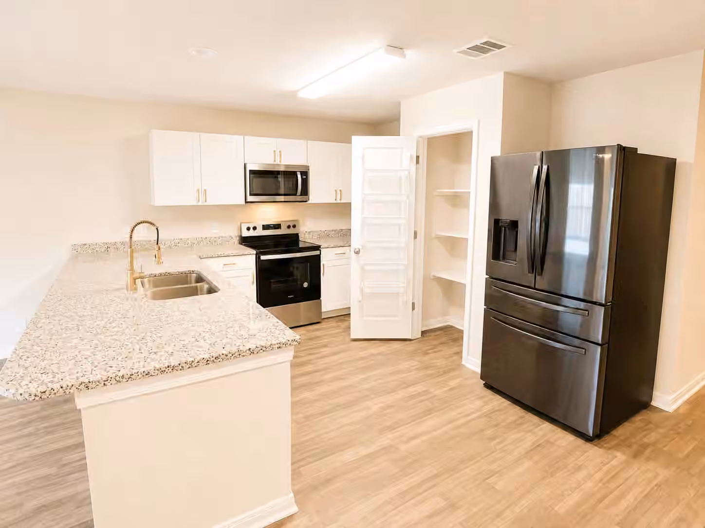 Photo 7 of 15674 Briar Forest Drive, Conroe, TX