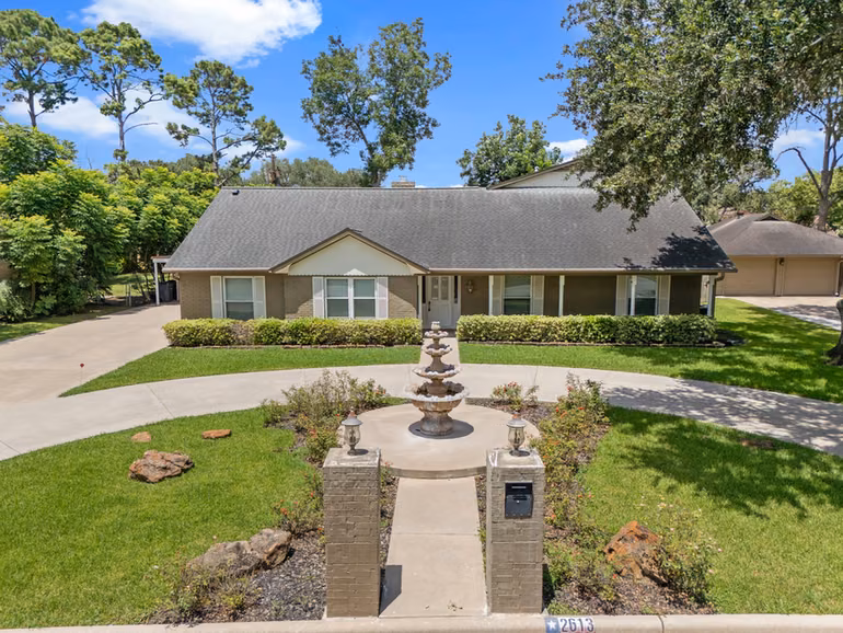 Photo of 2613 Oak Drive, Bay City, TX