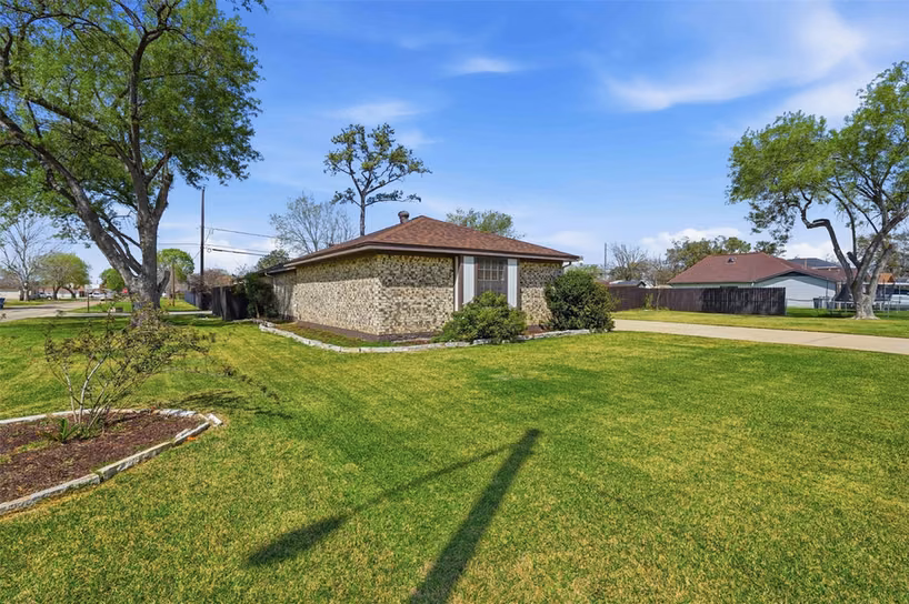 Photo 5 of 815 Wisconsin Street, South Houston, TX