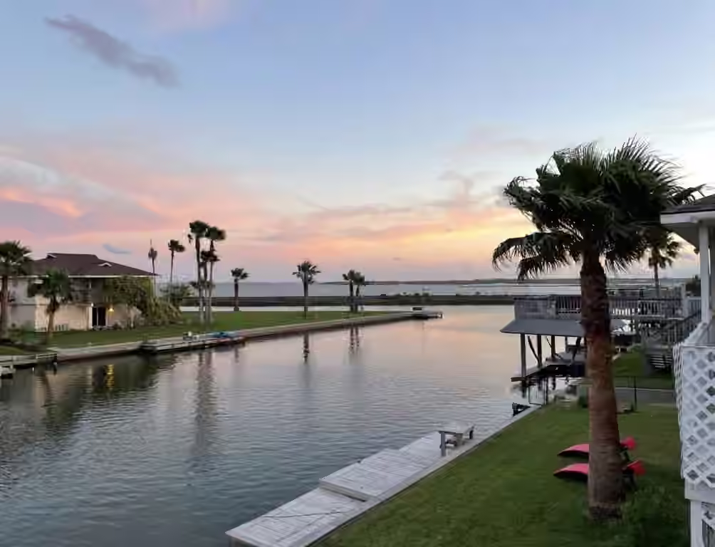 Photo 4 of 1126 Redfish Street, Bayou Vista, TX