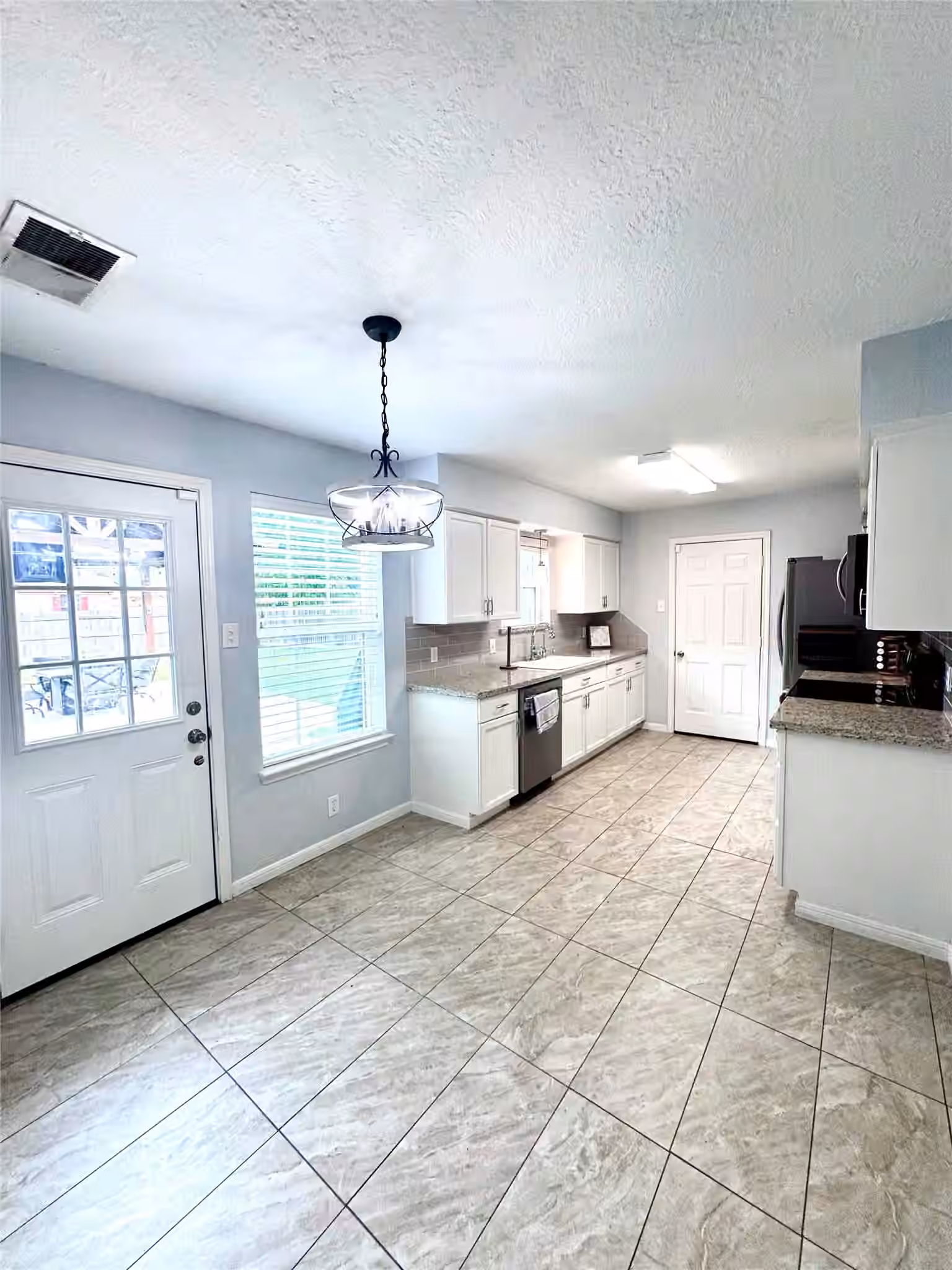 Photo 4 of 2809 La Mesa Street, Bay City, TX