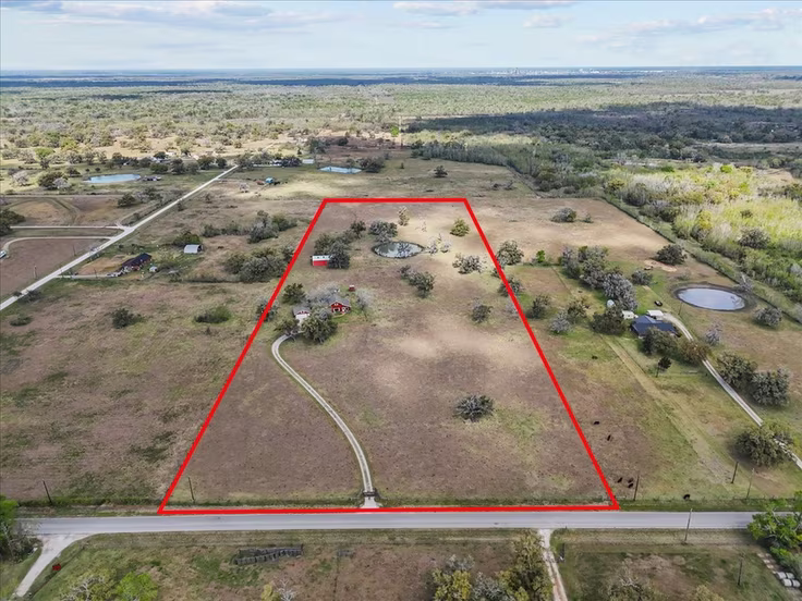 Photo 4 of 8960 County Road 505, Brazoria, TX