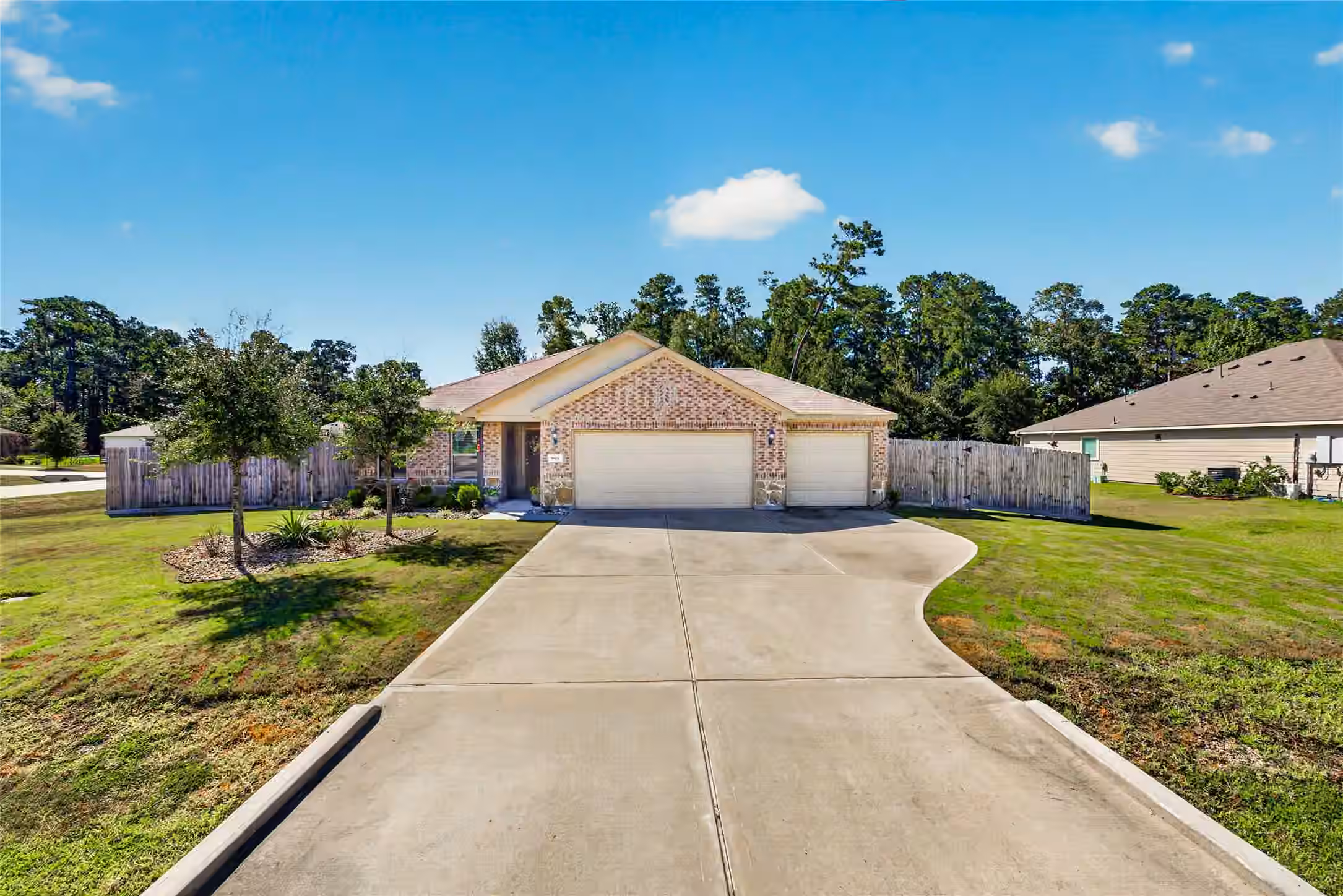 Photo of 9805 Hunter Springs Drive, Conroe, TX 77306