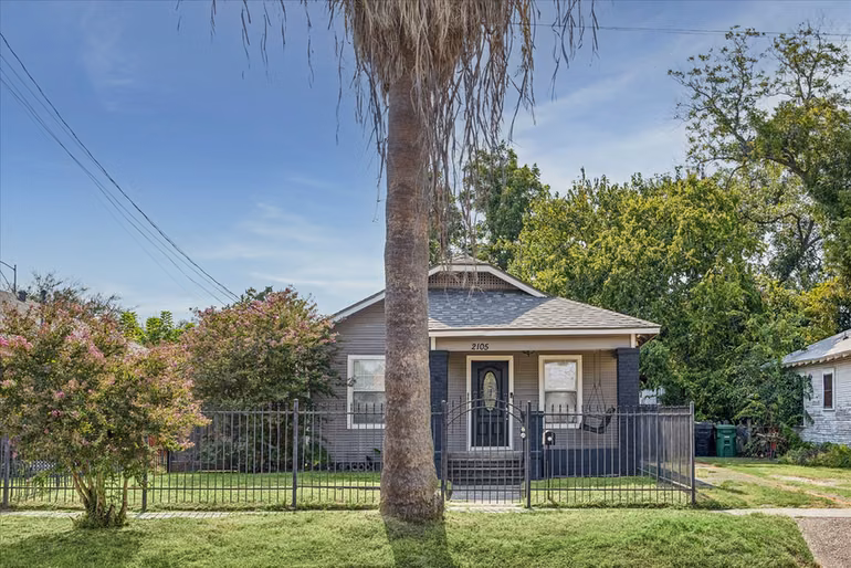 Photo of 2105 Lawrence Street, Houston, TX 77008
