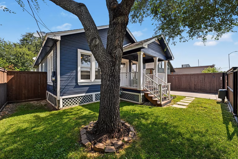 Photo 2 of 1721 Airline Drive, Houston, TX