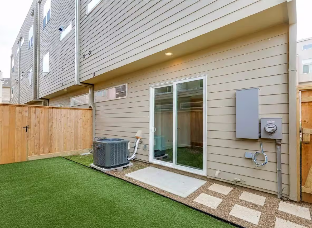 Photo 4 of 2345 Sperber Lane, Houston, TX
