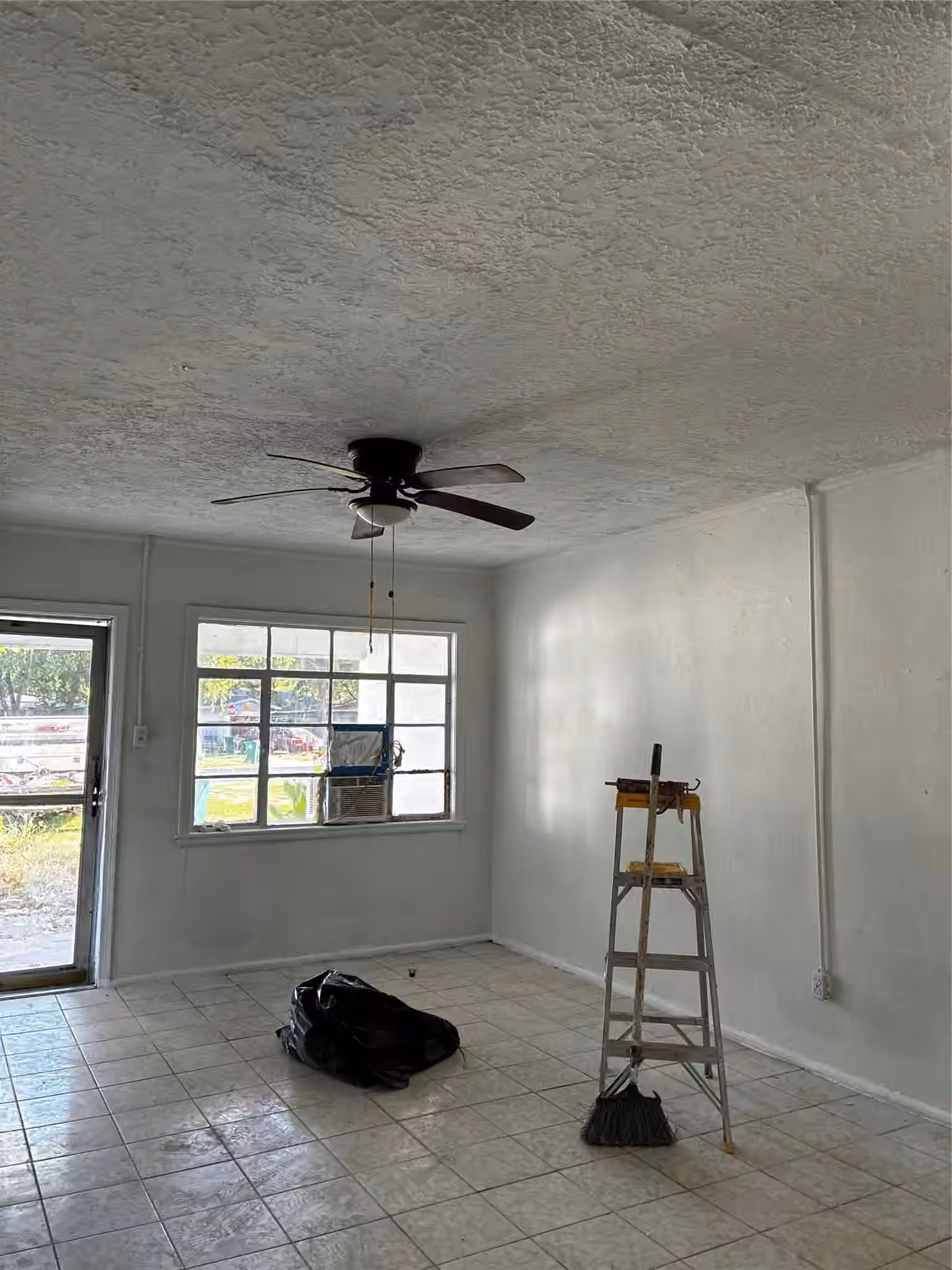 Photo 3 of 913 Anthony Court, Pasadena, TX