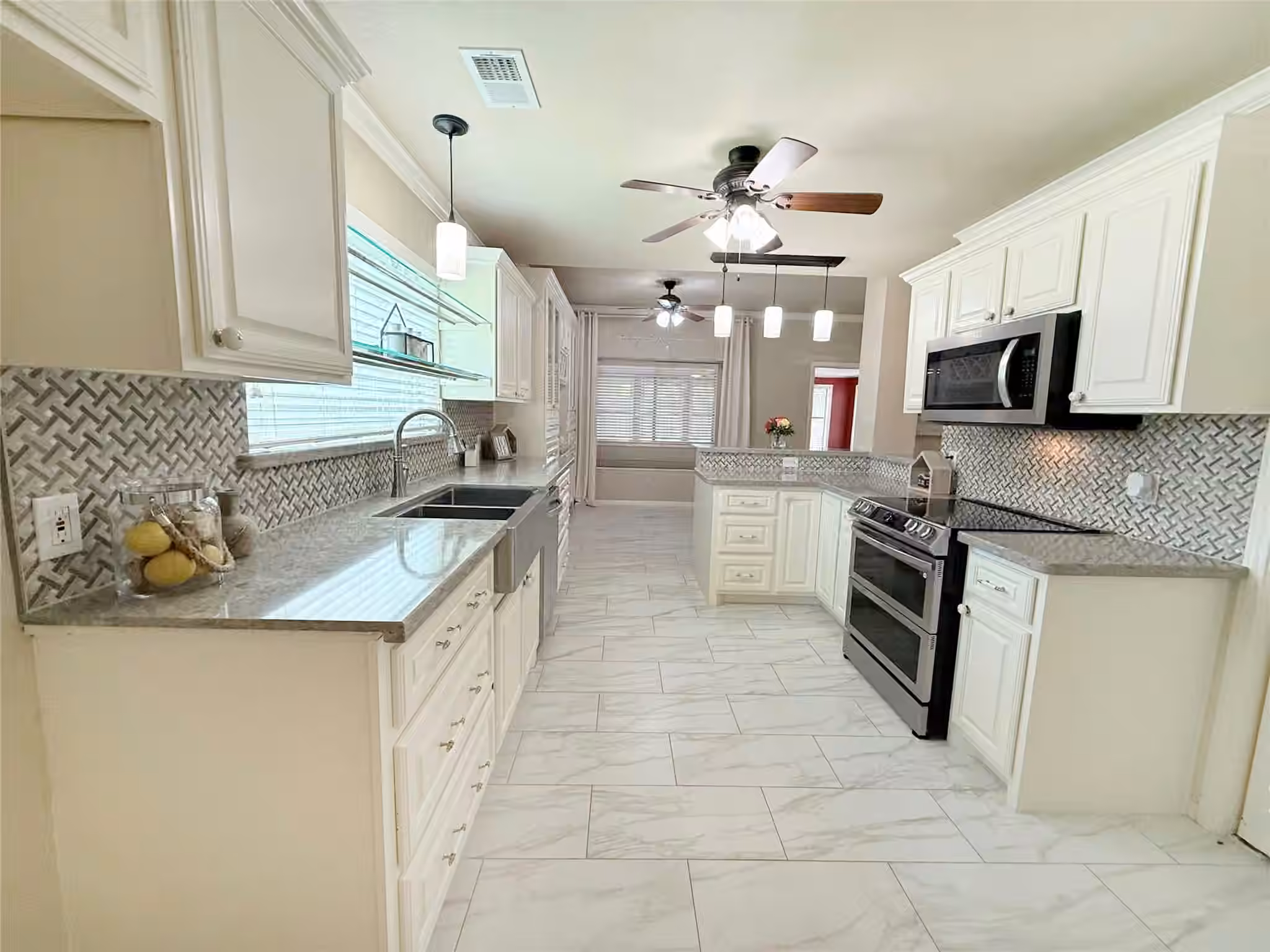 Photo 5 of 205 Peppermint Drive, Lake Jackson, TX