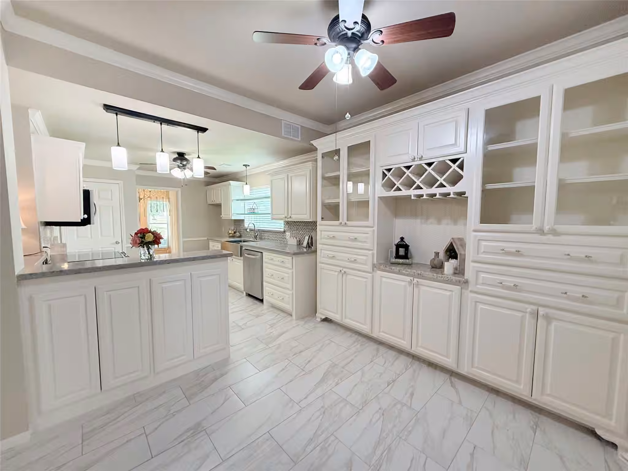 Photo 6 of 205 Peppermint Drive, Lake Jackson, TX