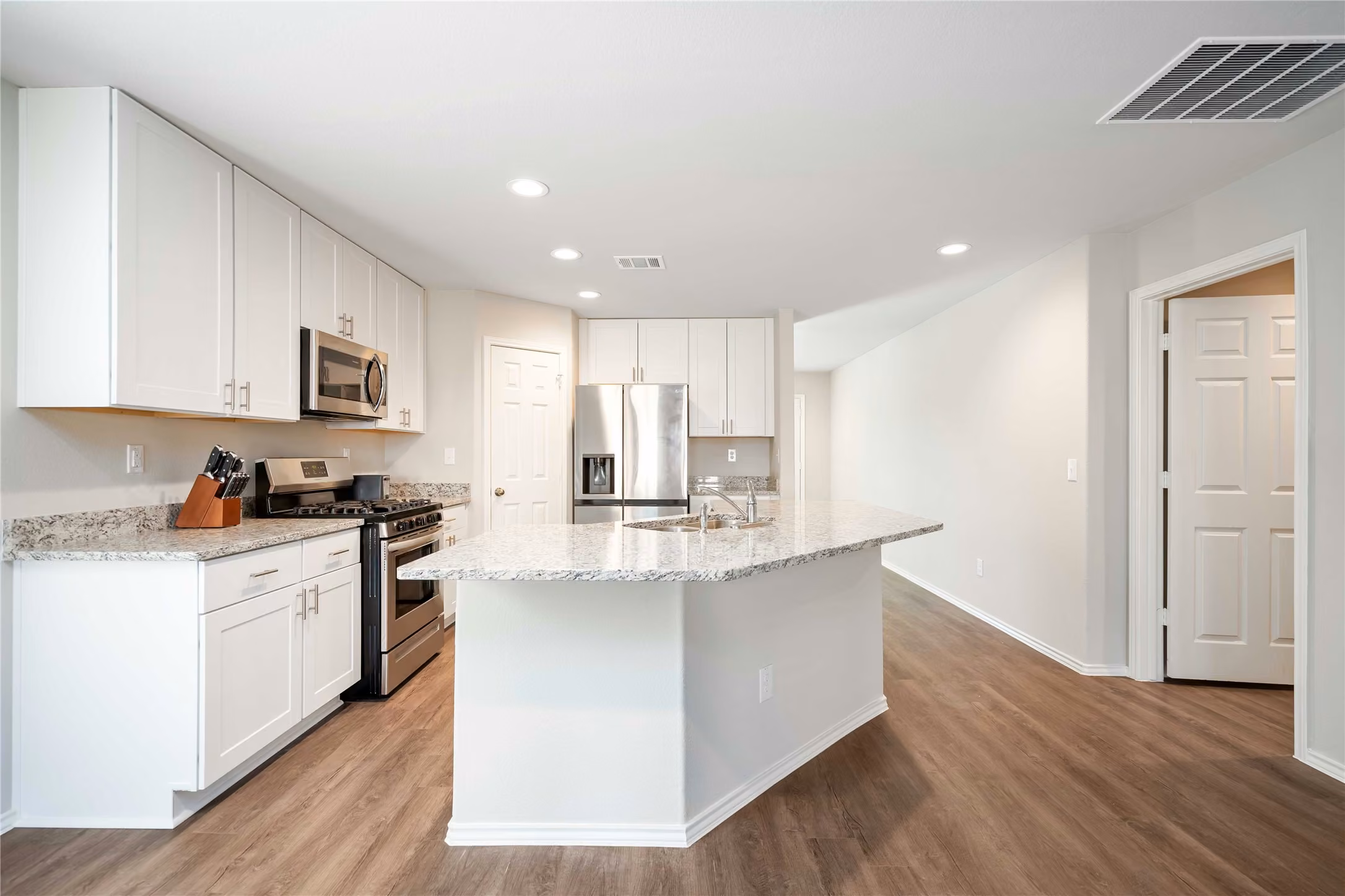 Photo 4 of 4226 Stuebner Hill Drive, Houston, TX