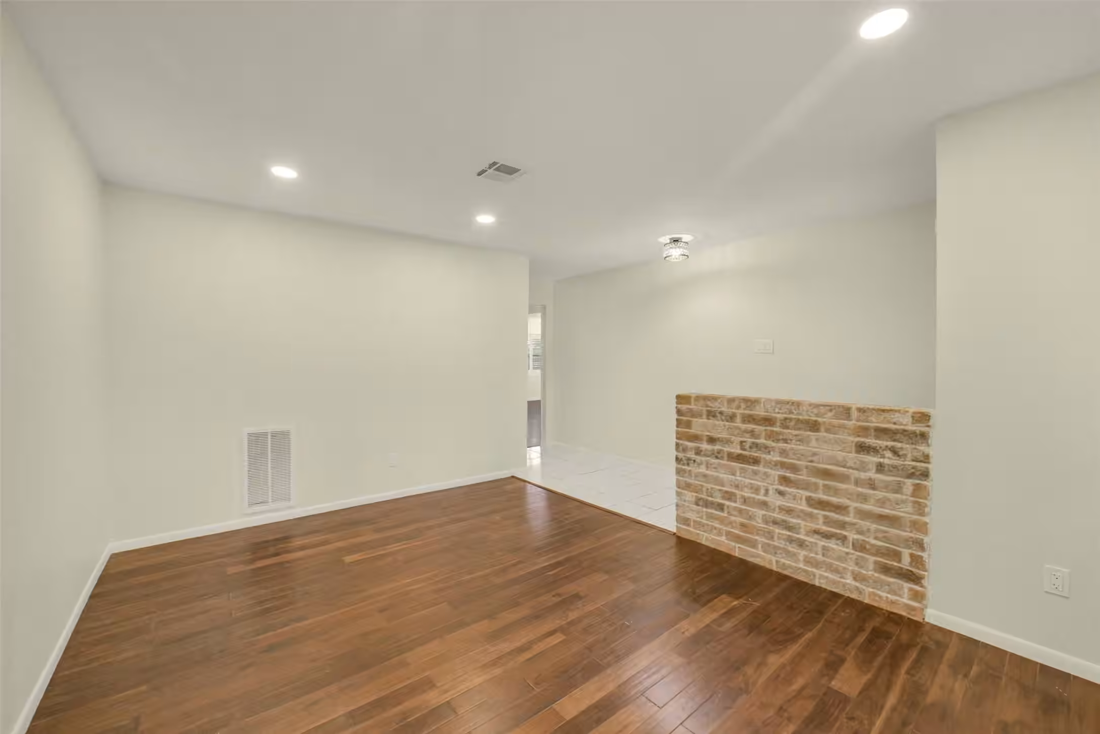 Photo 7 of 12307 Waldemar Drive, Houston, TX