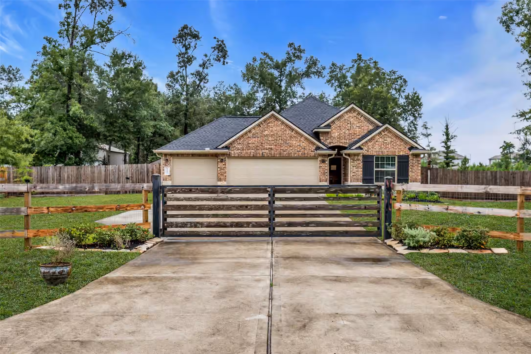 Photo 2 of 9199 White Tail Drive, Conroe, TX