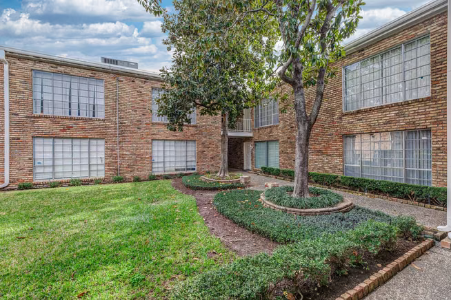 Photo 3 of 2101 Fountain View Drive 46C, Houston, TX