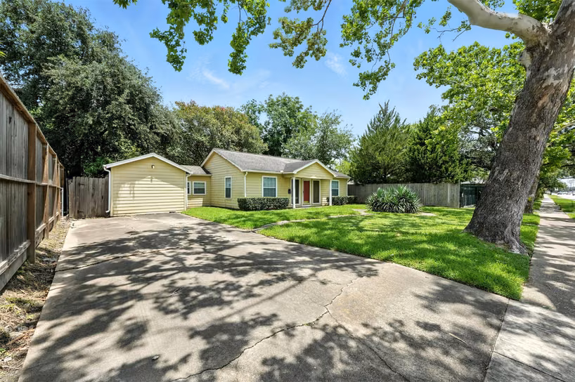 Photo 2 of 6305 S Rice Avenue, Bellaire, TX