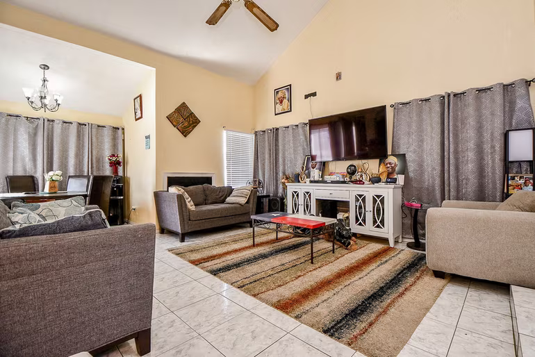 Photo 3 of 8628 Beechcrest Street, Houston, TX
