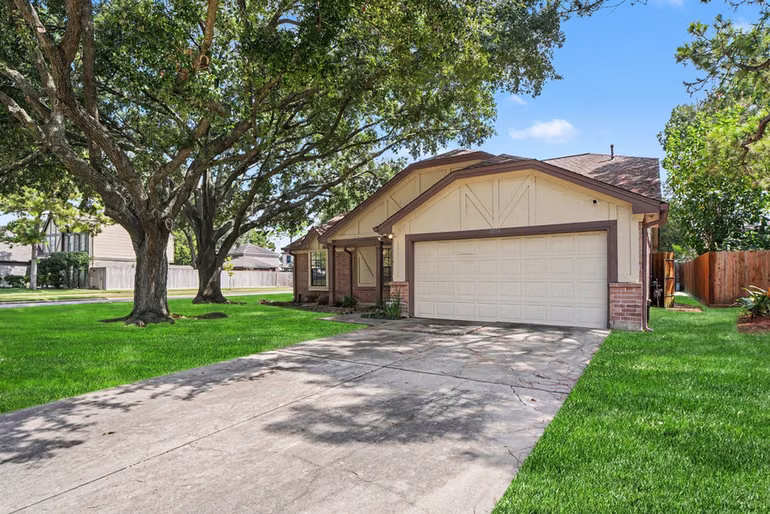 Photo 3 of 10038 Wayward Wind Lane, Houston, TX