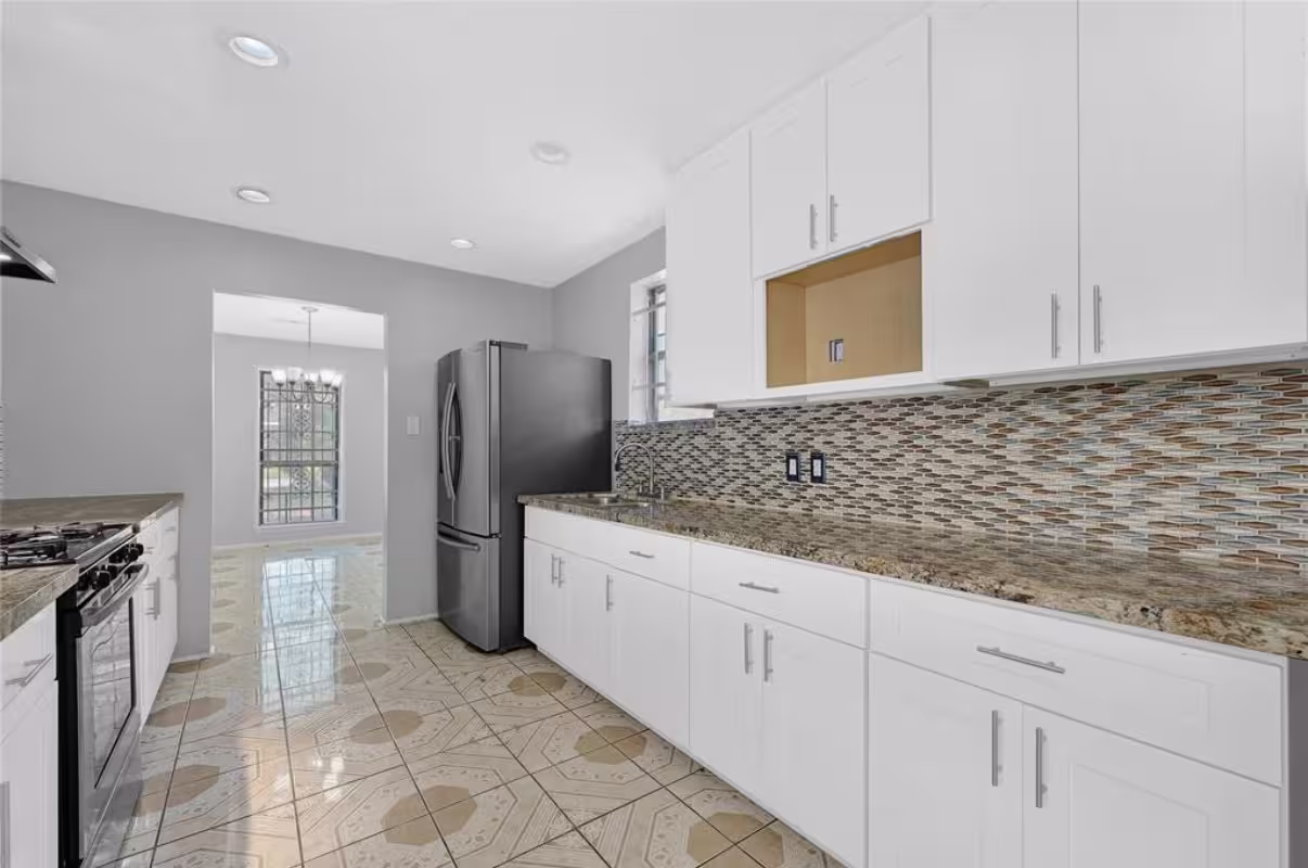 Photo 3 of 11807 Stroud Drive, Houston, TX