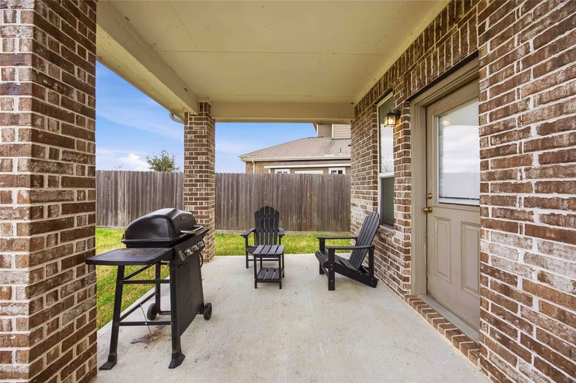 Photo 3 of 7606 Cottonwood Falls Drive, Spring, TX