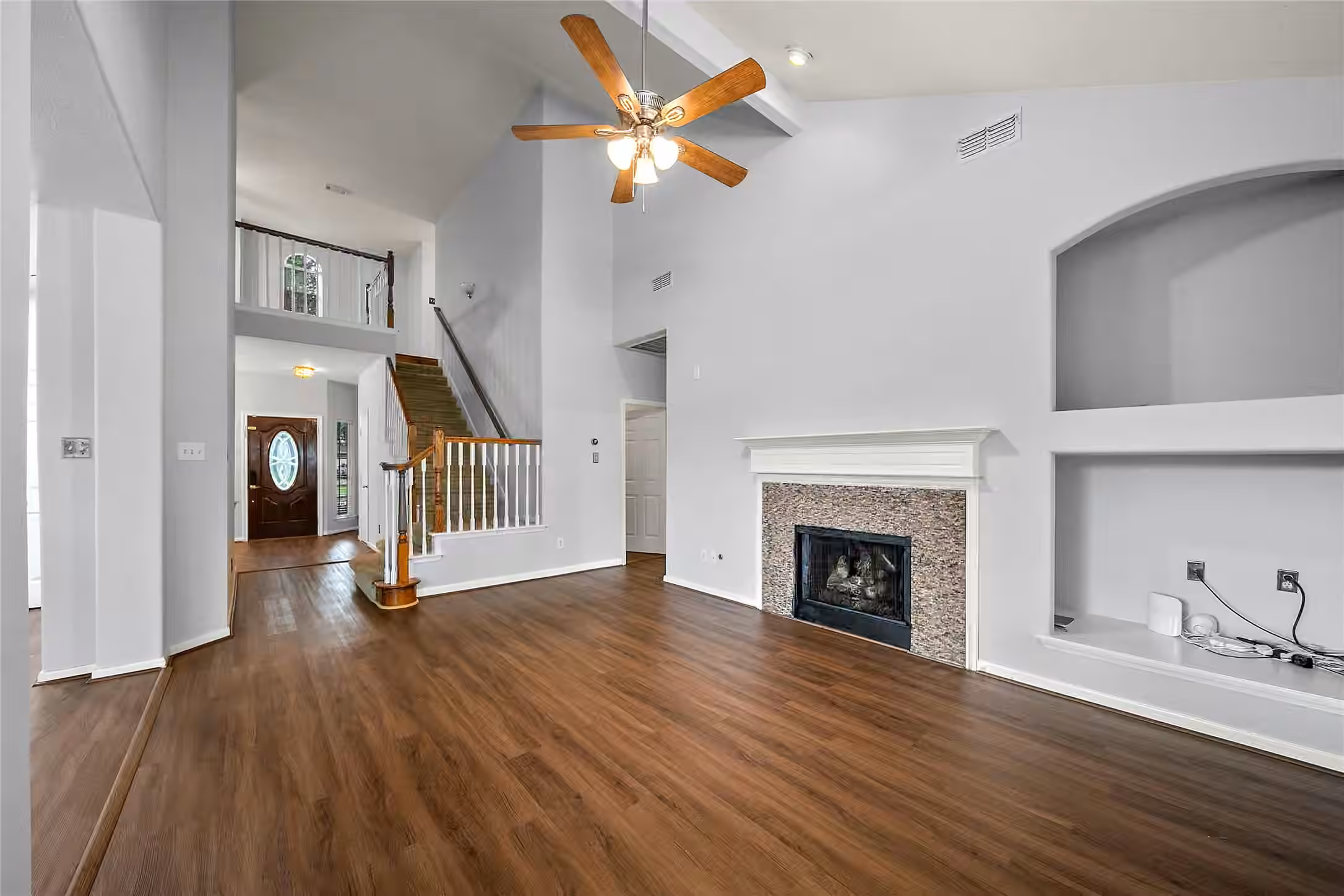 Photo 3 of 1123 Woodley Bend Boulevard, Sugar Land, TX