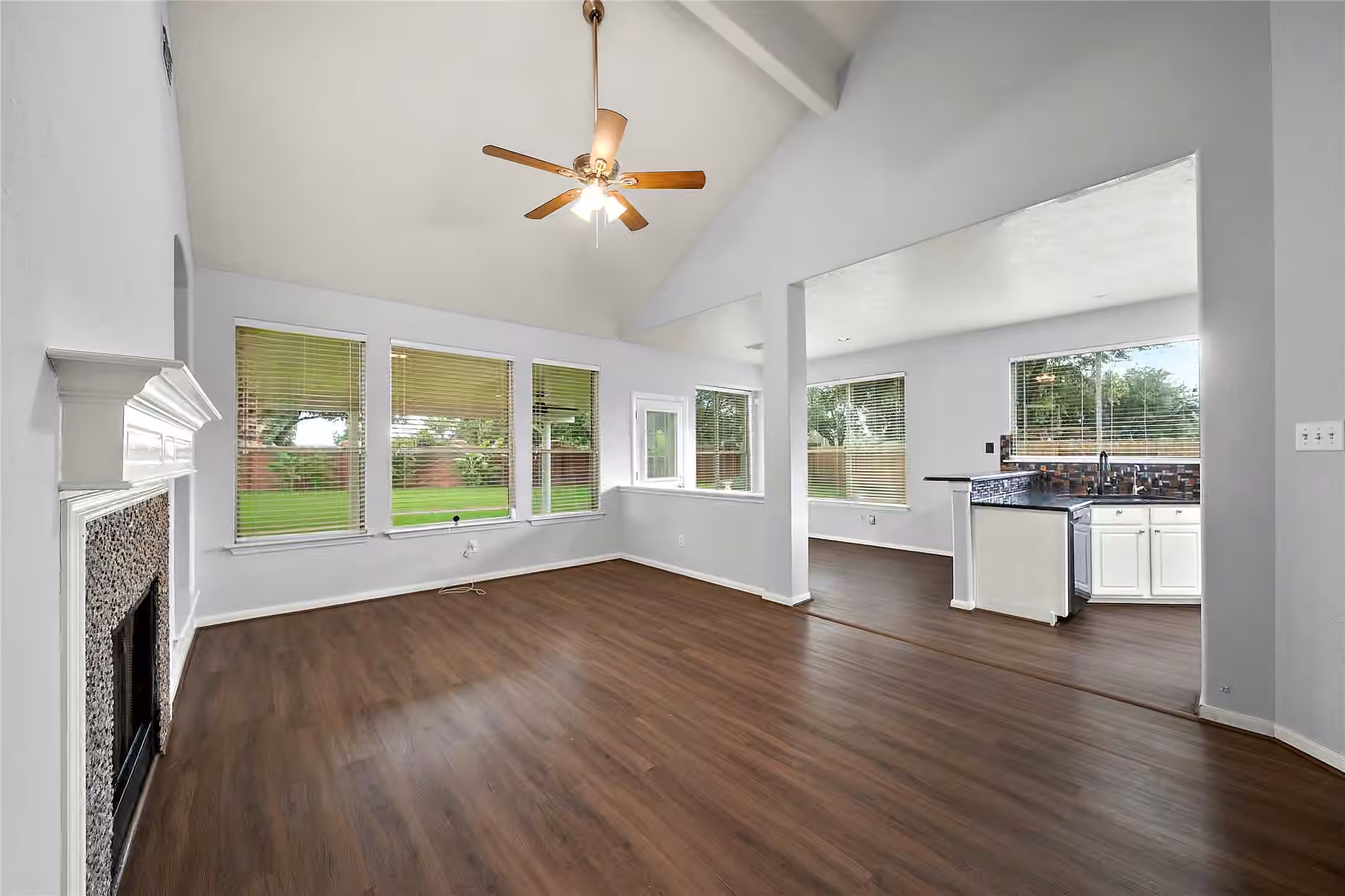 Photo 5 of 1123 Woodley Bend Boulevard, Sugar Land, TX
