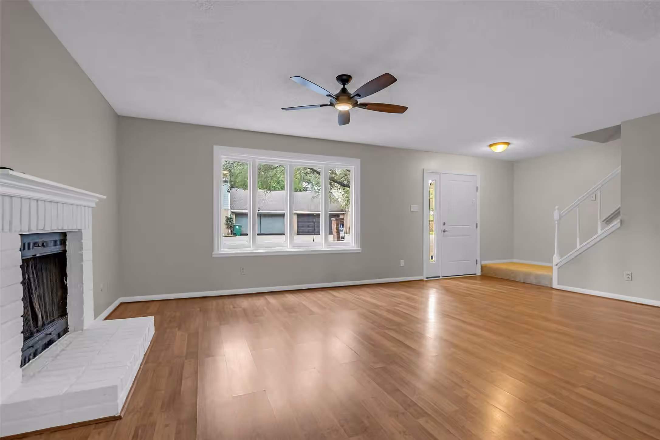 Photo 3 of 9207 Barr Circle, Houston, TX