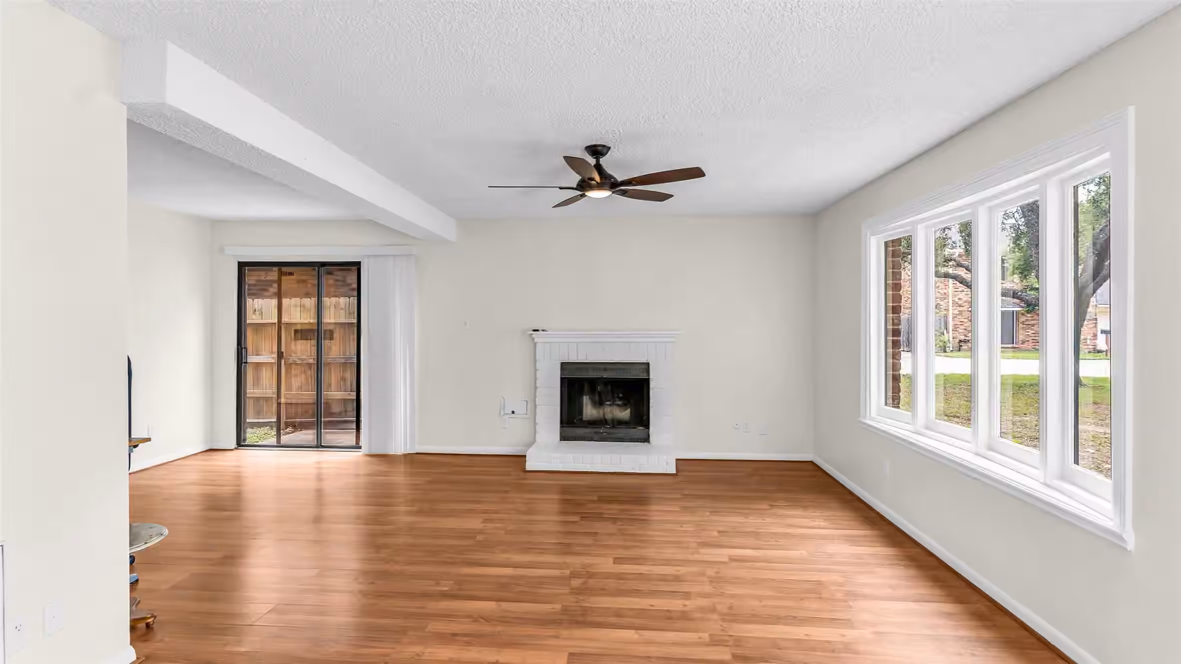 Photo 4 of 9207 Barr Circle, Houston, TX