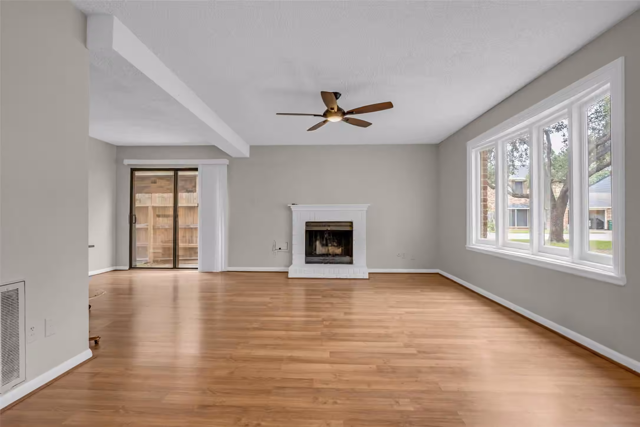 Photo 5 of 9207 Barr Circle, Houston, TX