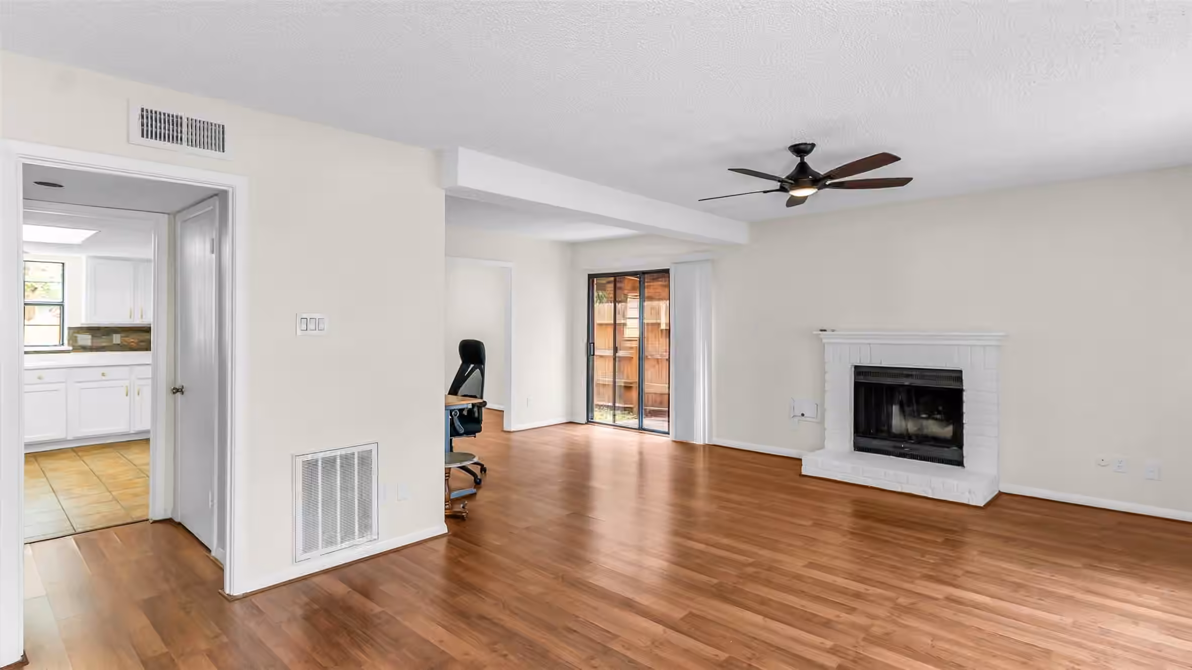 Photo 6 of 9207 Barr Circle, Houston, TX