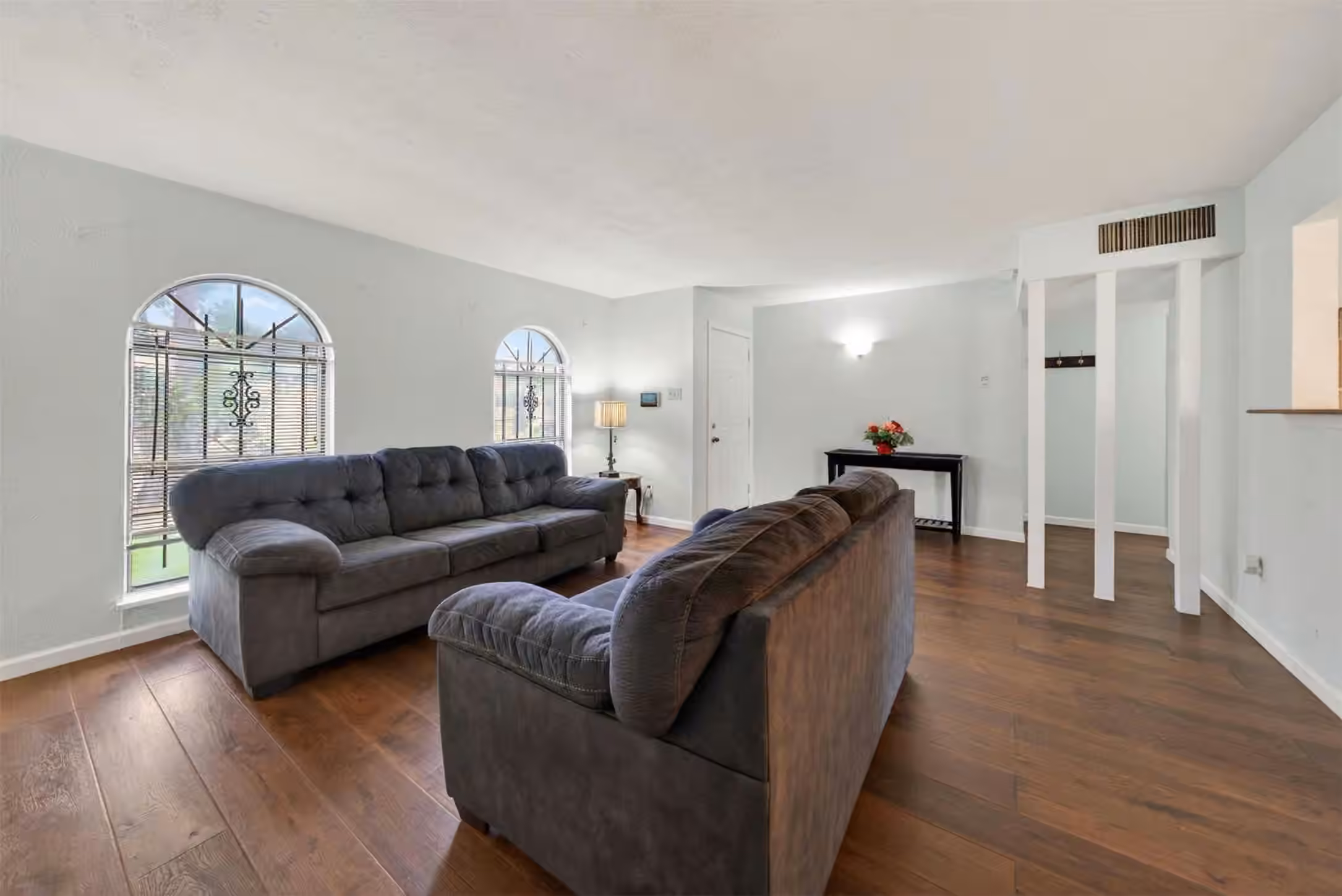 Photo 4 of 6447 W Fuqua Drive, Houston, TX