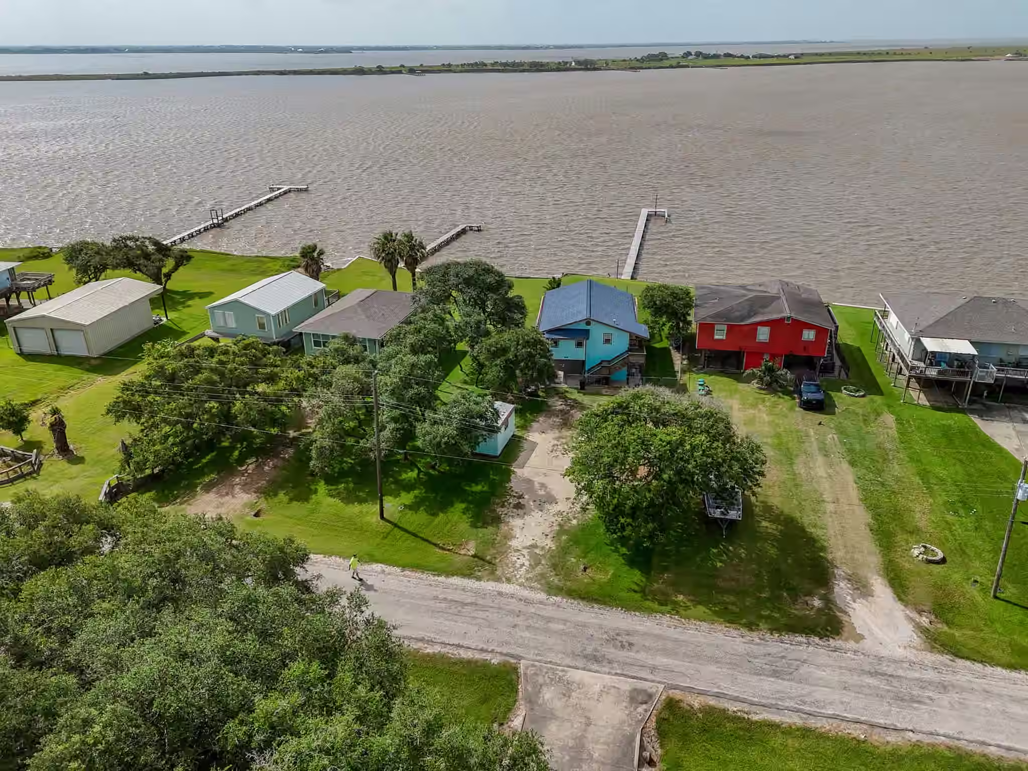 Photo 4 of 2116 W Bayshore Drive, Palacios, TX