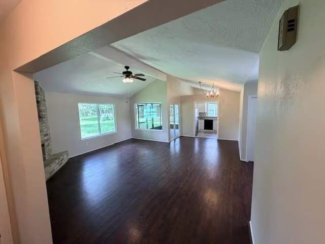 Photo 2 of 3307 S Peach Hollow Circle, Pearland, TX