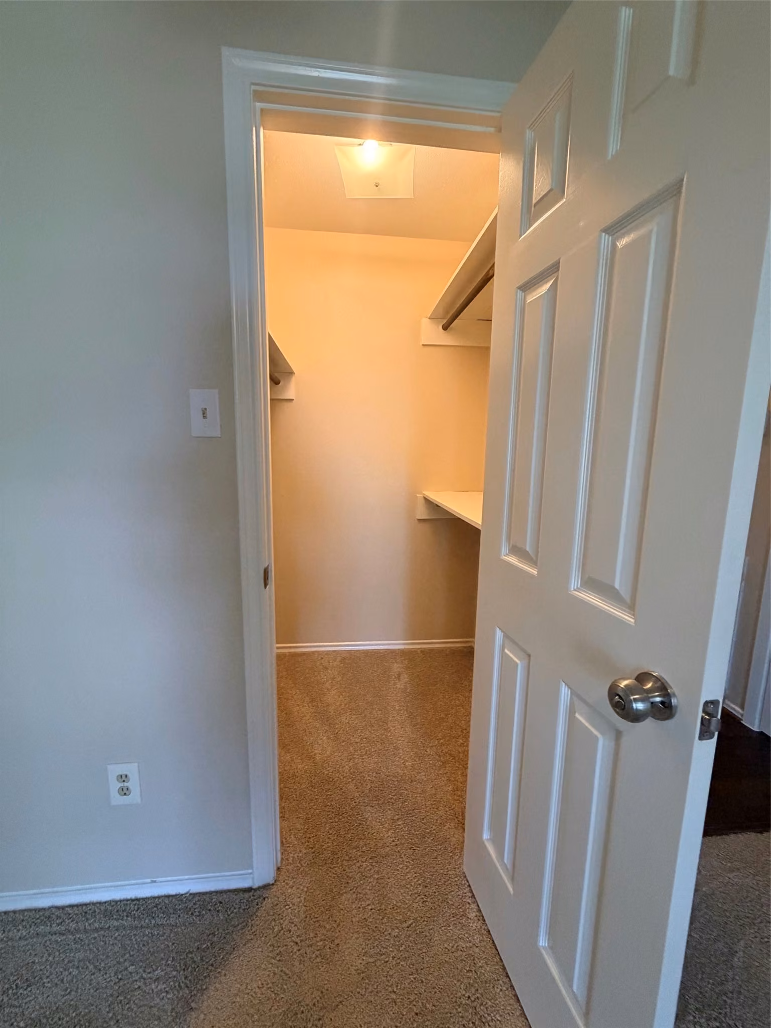 Photo 5 of 3307 S Peach Hollow Circle, Pearland, TX