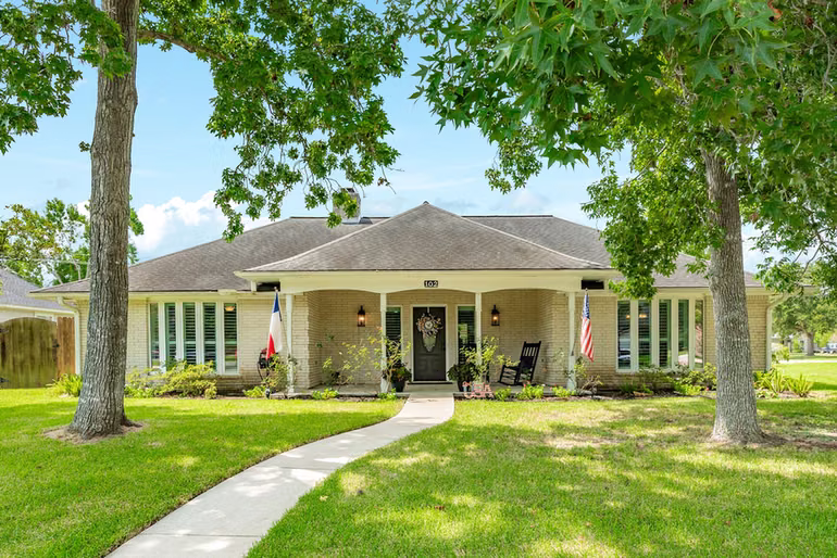 Photo 2 of 102 Buttercup Street, Lake Jackson, TX