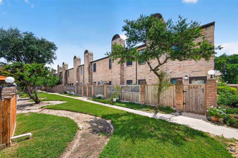 Photo 4 of 9850 Pagewood Lane 807, Houston, TX