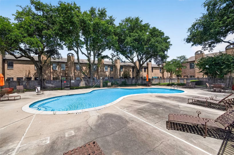 Photo 6 of 9850 Pagewood Lane 807, Houston, TX