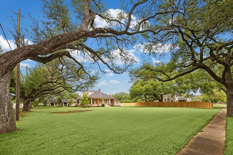 Photo 4 of 209 E Caney Street, Wharton, TX