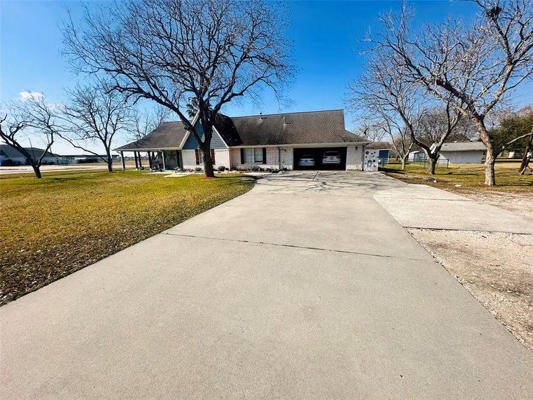 Photo 5 of 1840 Caroline Street, Dickinson, TX