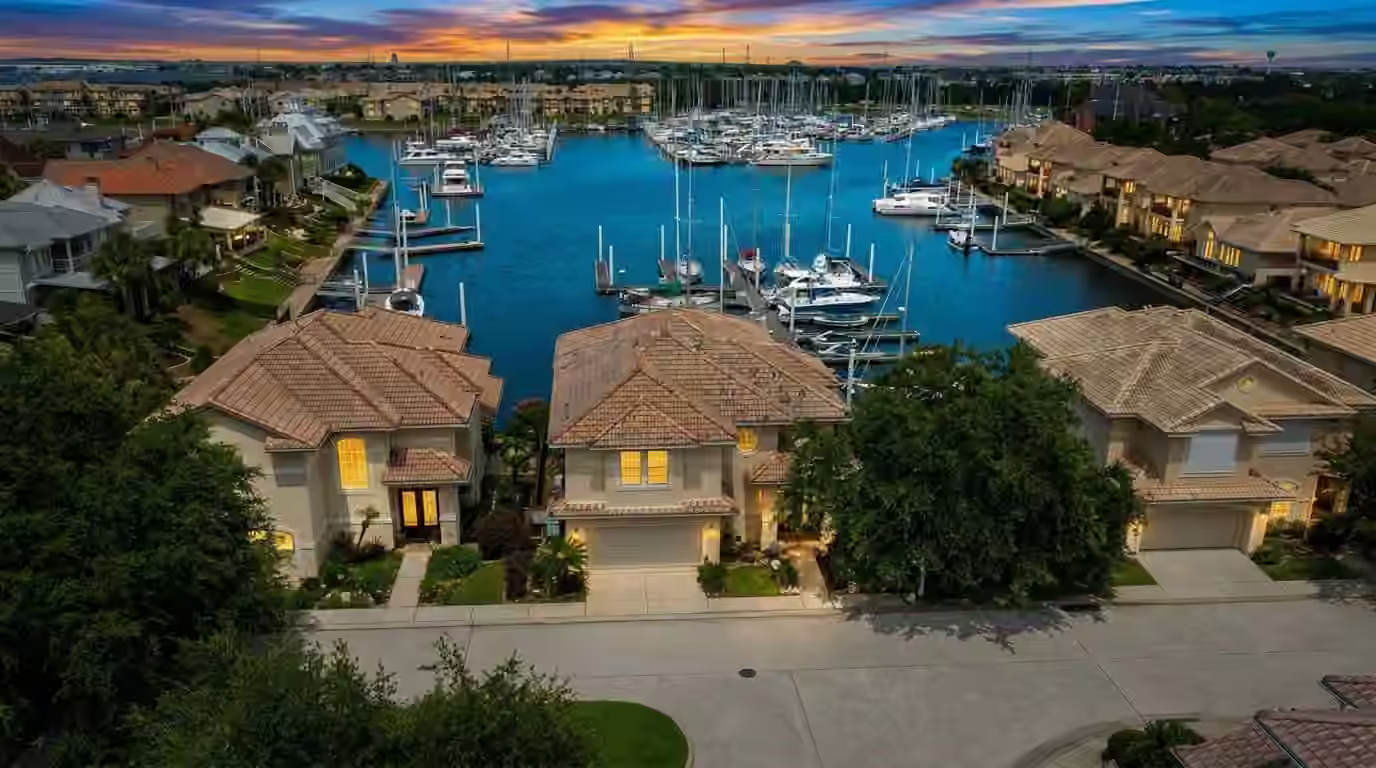 Photo 3 of 411 Harborside Way, Kemah, TX