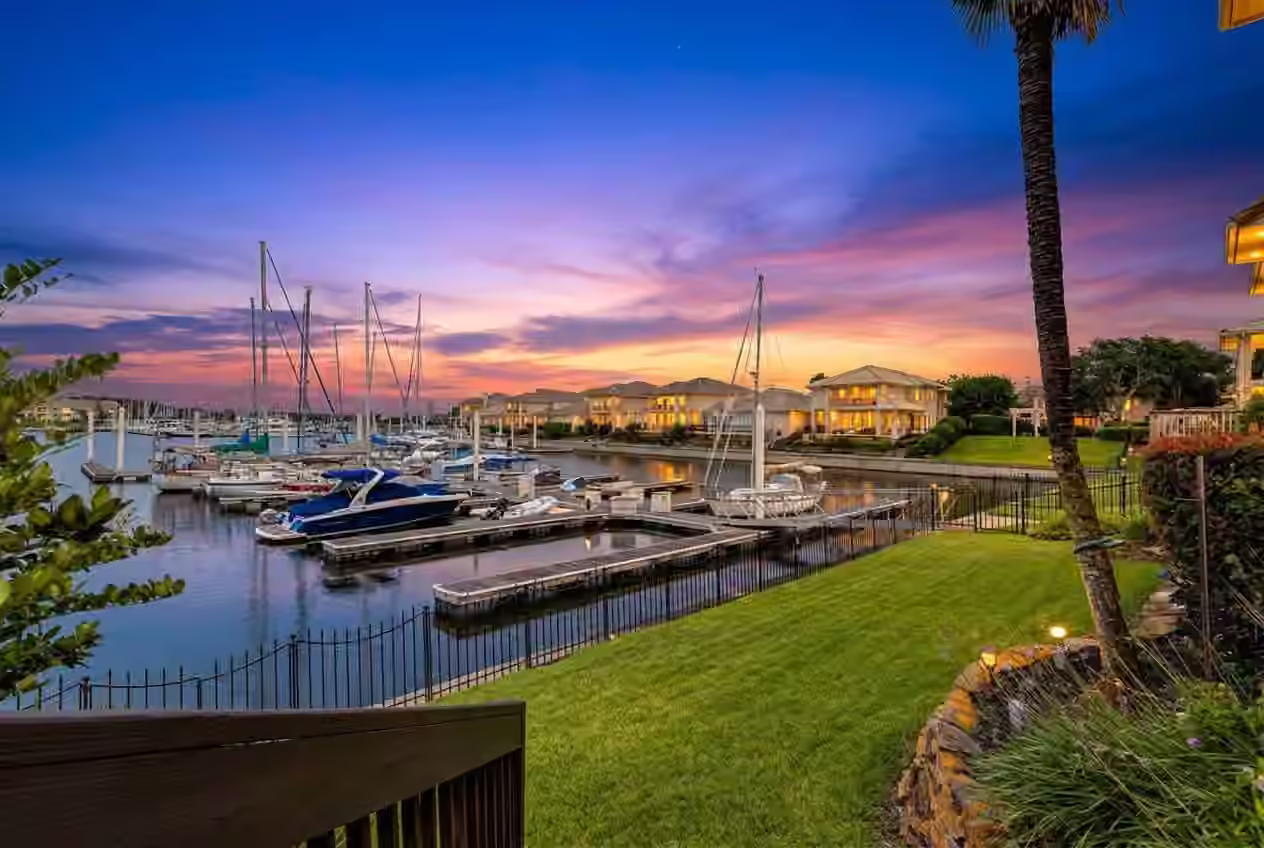 Photo 5 of 411 Harborside Way, Kemah, TX