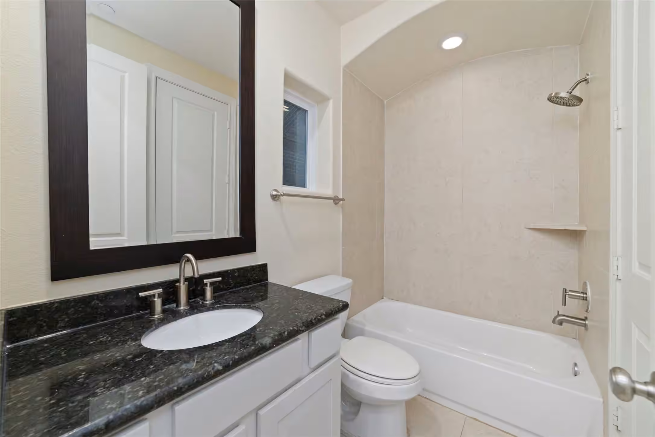 Photo 5 of 3216 Mckinney Street, Houston, TX
