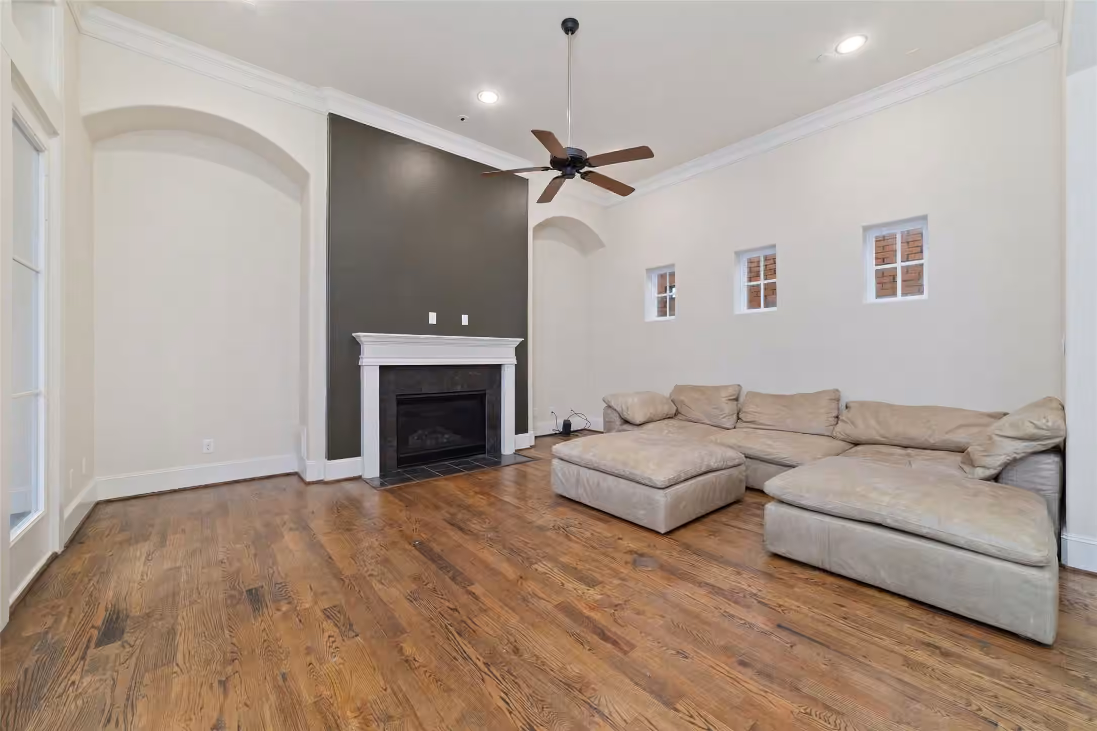 Photo 6 of 3216 Mckinney Street, Houston, TX