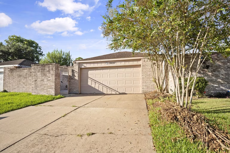 Photo 2 of 16027 Brimfield Drive, Houston, TX