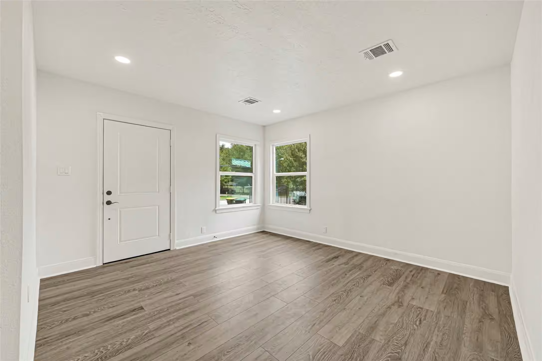 Photo 3 of 1202 N Roberson Street, Conroe, TX
