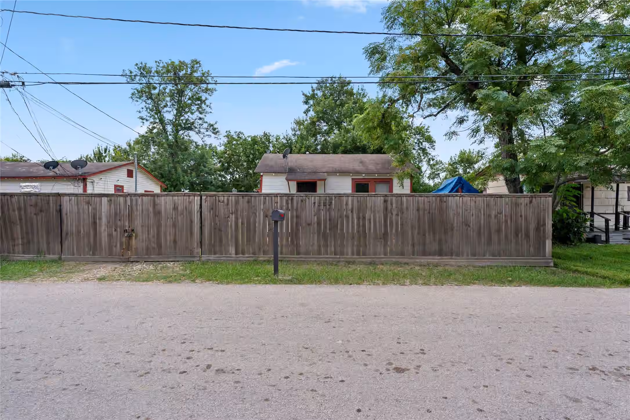 Photo 5 of 7333 Parkes Street, Houston, TX
